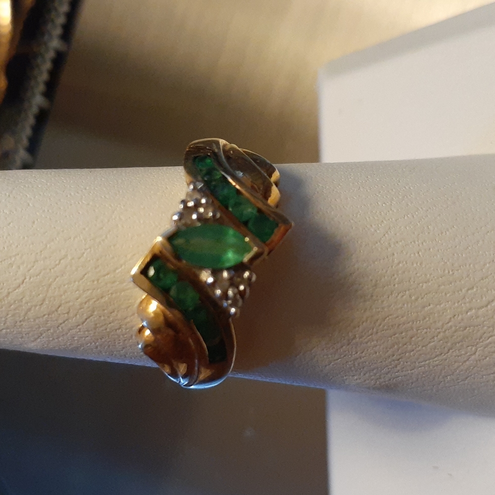 Natural emerald diamond ring 10k solid yellow gold size 7